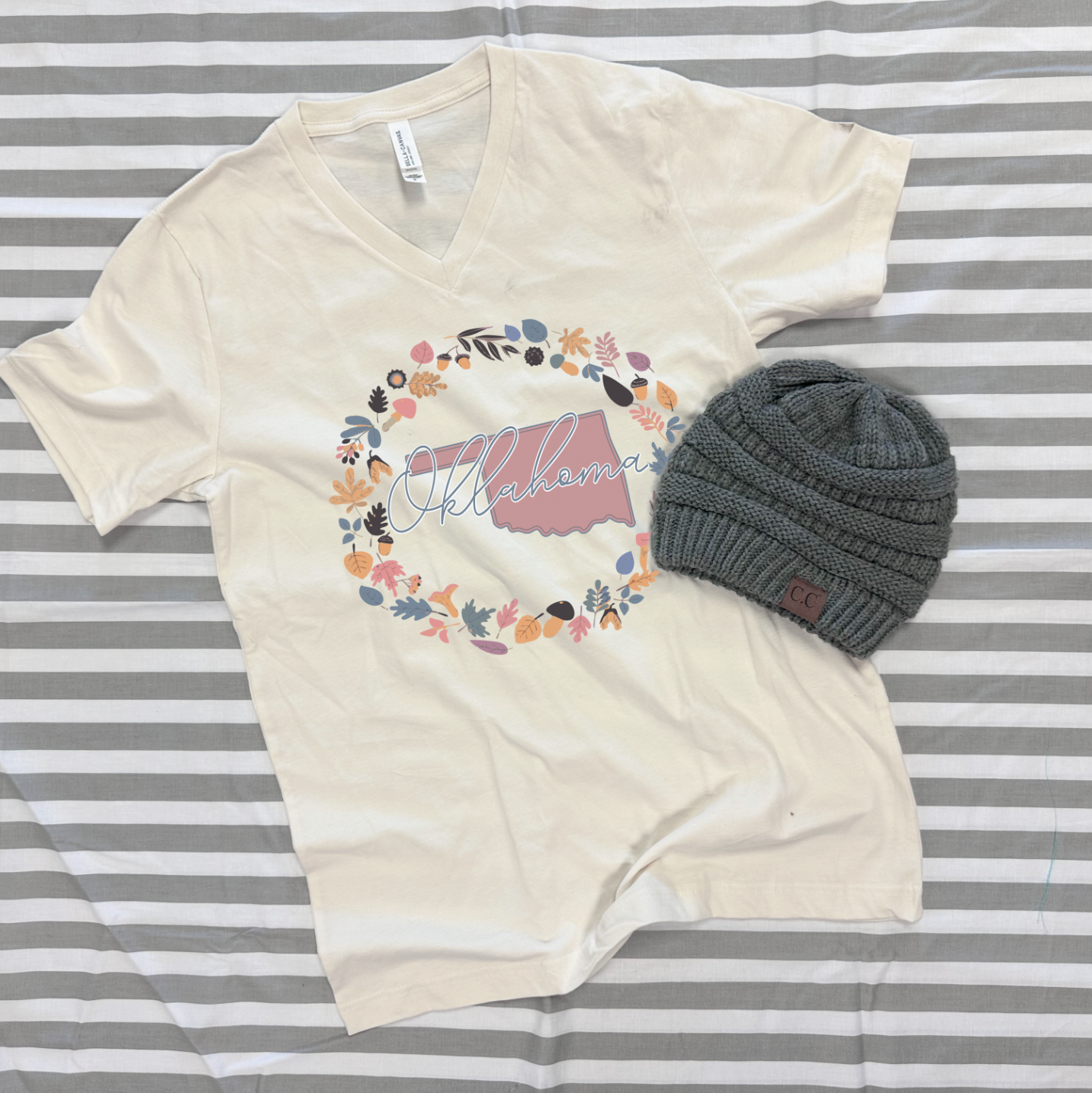 OKLAHOMA 2025: Oklahoma Fall Leaves Wreath (BELLA CANVAS VNECK)